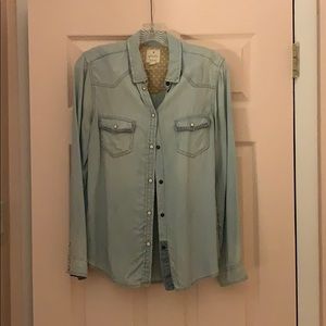 American Eagle - long sleeve button down shirt